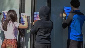 Apteczny kryzys na Wyspach. Czekają wiele godzin, szczepionki może braknąć