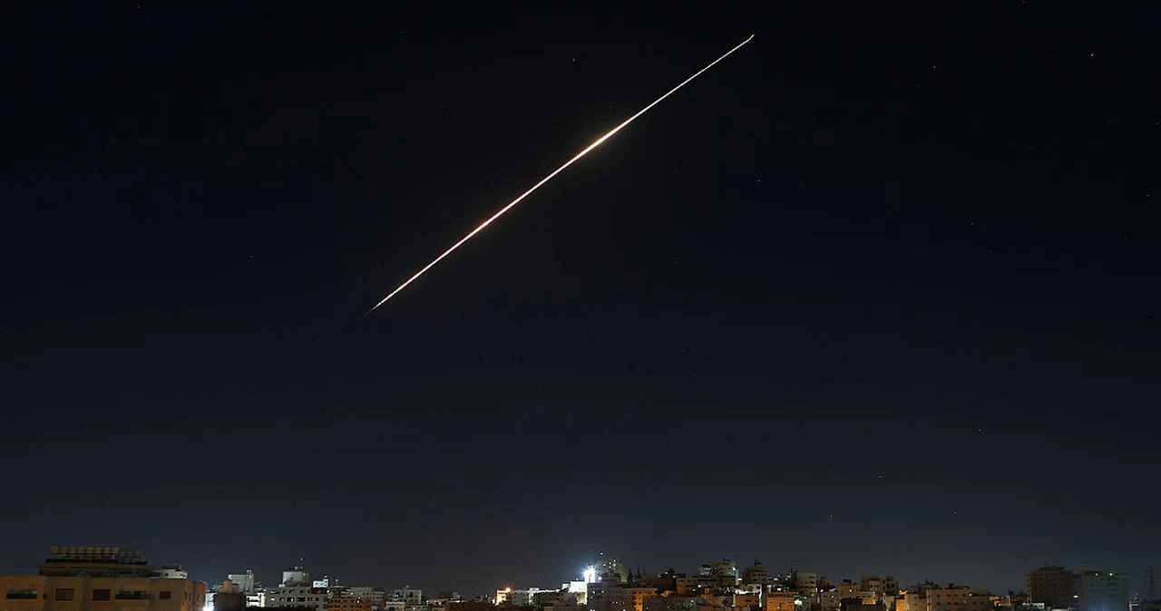 Zdjęcie: Izrael prowadzi ataki w Iranie, Iran grozi ZEA