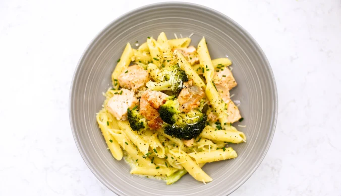 Makaron z brokułami i łososiem Karoliny Stolarskiej-Bigos