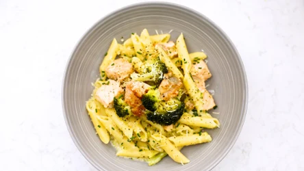 Makaron z brokułami i łososiem Karoliny Stolarskiej-Bigos