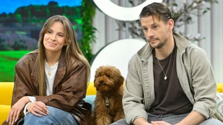 Weronika Fabijańska i Sebastian Fabijański na kanapie "halo tu polsat"