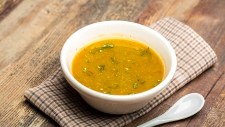 Tę zdrową zupę warto włączyć do diety - wspiera organizm na wielu polach 