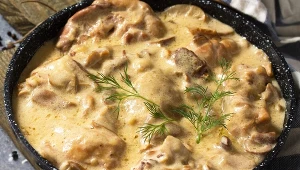 Kurczak w sosie miodowo-musztardowym to pomysł na pyszny i prosty obiad