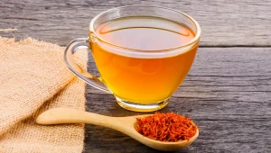 Masz problem z podjadaniem? Spróbuj sięgać po herbatę z szafranu