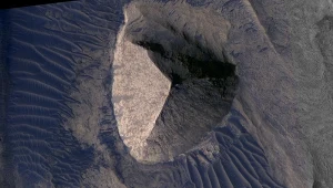 Tajemnicza struktura na Marsie. Wygląda jak egipska piramida