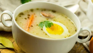 Żurek ugotowany na rosole jest zdrowy i aromatyczny
