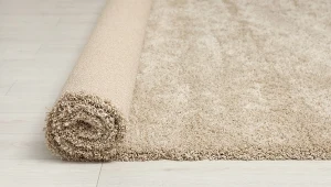 Dywan stracił puszystość? Zamiast kupować nowy, posyp go tym i odkurz