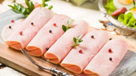 Roladki z szynki będą idealne na wielkanocny stół