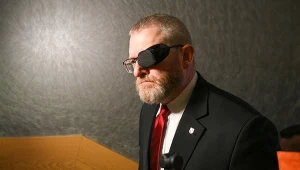 Grzegorz Braun zniknął z prokuratury. Miał usłyszeć zarzuty