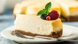 Planujesz sernik na Wielkanoc? Twaróg -30% i tanie masło w Dino - ale tylko do jutra