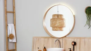 Kolory ziemi i duże lustro - tak może wyglądać idealna łazienka feng shui 