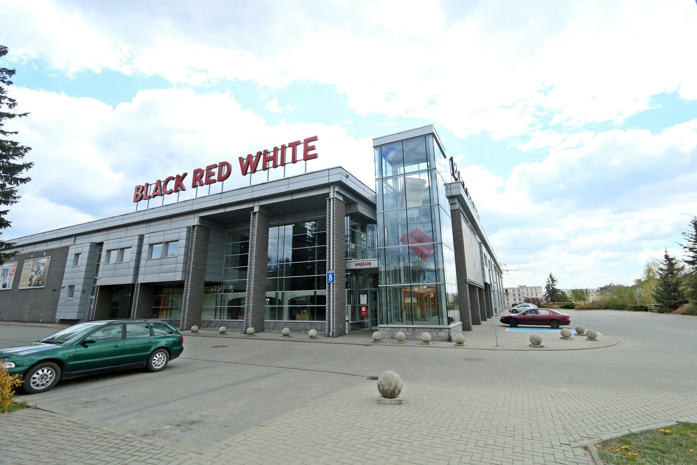 BRW zamyka zakłąd produkcyjny w Zamościu. Na zdj. jeden ze sklepów meblarskiej spółki BRW zamyka zakład w Zamościu