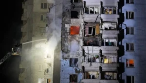 Budynek zniszczony w wyniku rosyjskiego ataku na Zaporoże