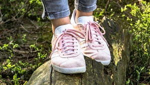 Włóż na noc ziemniaka do butów. Efekt bardzo cię zaskoczy