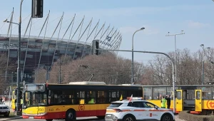 Zderzenie tramwaju z autobusem. Cztery osoby ranne