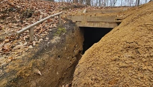 Nielegalna ziemianka odkryta na XIII-wiecznym grodzisku w Krzykawce