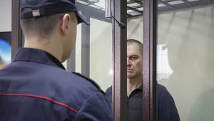 "Polityczna karta" Łukaszenki. Mija pięć lat od uwięzienia Poczobuta