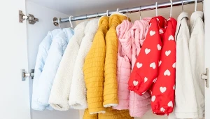 Zdrowie dzieci zagrożone. Badania wykazały toksyczny składnik w ubraniach