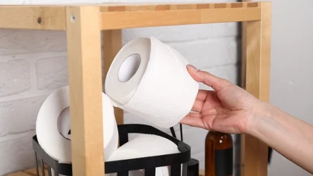 Trik z papierem toaletowym pomoże na brzydki zapach w łazience.