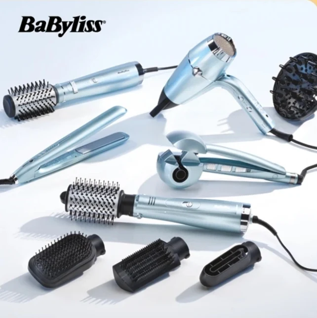 zestaw stylizacyjnych urządzeń do włosów marki BaByliss obejmuje suszarkę z dyfuzorem, lokówko-suszarkę, prostownicę, automatyczną lokówkę oraz różne nakładki i szczotki