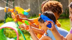 Ulubiona tradycja Polaków powraca. Zabawki na Śmigus-dyngus już dostępne w tych sklepach