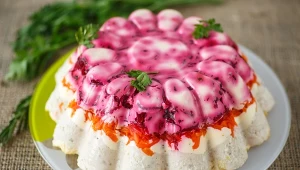 Takiej babki wielkanocnej jeszcze nigdy nie jadłeś. Robi się ją ze śledzi