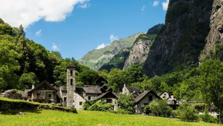 Szwajcarskie miasteczko Foroglio wygląda jak zatrzymane w czasie. Do dziś nie ma tam elektryczności.