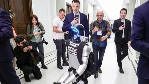 Robot humanoidalny w Sejmie. Edward Warchocki zachwycił polityków