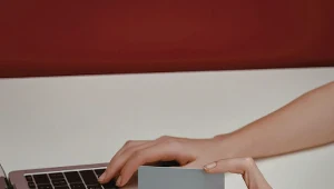 Ministerstwo Cyfryzacji ostrzega przed nową folą oszustw