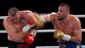 Mariusz Wach (z lewej) został do jednej bramki pobity przez Wiktora Wychrysta