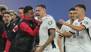 Piłkarze jak gwiazdy rocka, trener z lepszego świata. Albańczycy straszą Polaków