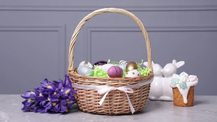 W Wielką Sobotę tradycja nakazuje poświęcić w kościele pokarmy, które później zje się w czasie uroczystego śniadania. Co włożyć do koszyka wielkanocnego, by zapewnić sobie szczęście w finansach?