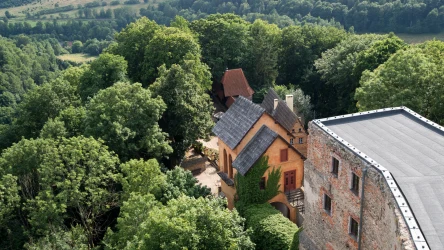 Zamek Grodno, nazywany również Kynsburgiem to jeden z najbardziej charakterystycznych elementów architektornicznych wyróżniających "polskie Włochy"