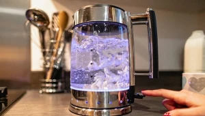 Czajnik szklany w promocji - Lidl czy Netto? Sprawdzamy, gdzie najbardziej się opłaca