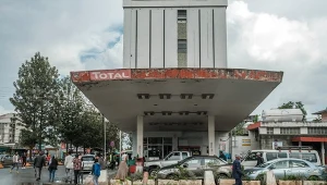 Całymi dniami stoją w kolejkach po benzynę. Kryzys paliwowy paraliżuje kraj