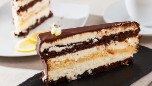 Zrób od razu dwie blaszki. To ciasto goście zjedzą do ostatniego okruszka