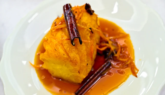 Pieczony ananas z babą rumową i cytrynowym curdem