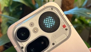 Sprawdzam Nothing Phone 4a Pro. Nietypowy design to nie jedyny jego atut