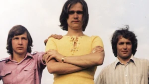 Był ojcem chrzestnym bigbitu i głosem Niebiesko-Czarnych. Oto jego początki