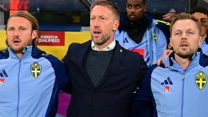 Selekcjoner Graham Potter (w środku) stracił przed meczem z Polską kluczowego defensora