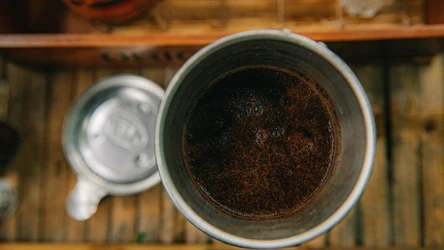 Kawę z octem można wykorzystać do czyszczenia. 