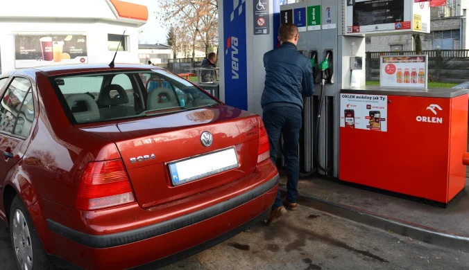 Po tym jak przed wyborami Orlen obniżył ceny, na stacjach zaczęło brakować paliwa, co tłumaczono awariami dystrybutorów