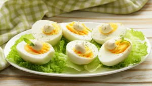 Jajka i majonez nie dla każdego. Tym łatwo zastąpisz je w sałatkach i cieście 