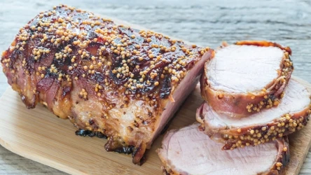 Schab pieczony w marynacie miodowo-musztardowej sprawdzi się na wielkanocny obiad