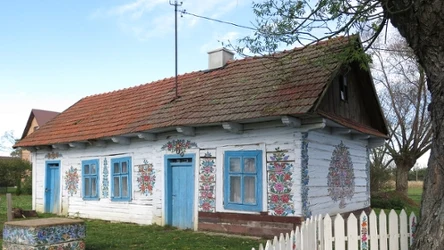 Najbardziej kolorowa wieś w Polsce. Z Krakowa dojedziesz tam w mniej niż 2 godziny.