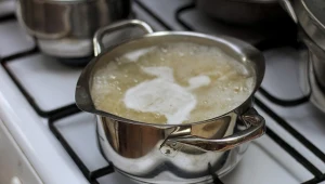 Jak ugotować kiełbasę, aby nie pękła jej skórka?