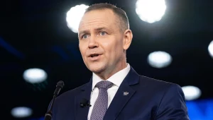 Nawrocki już oberwał od kibiców. Poseł PiS staje w obronie. Tak go tłumaczy