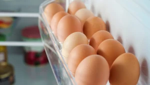 W taki sposób nie powinno się przechowywać jajek