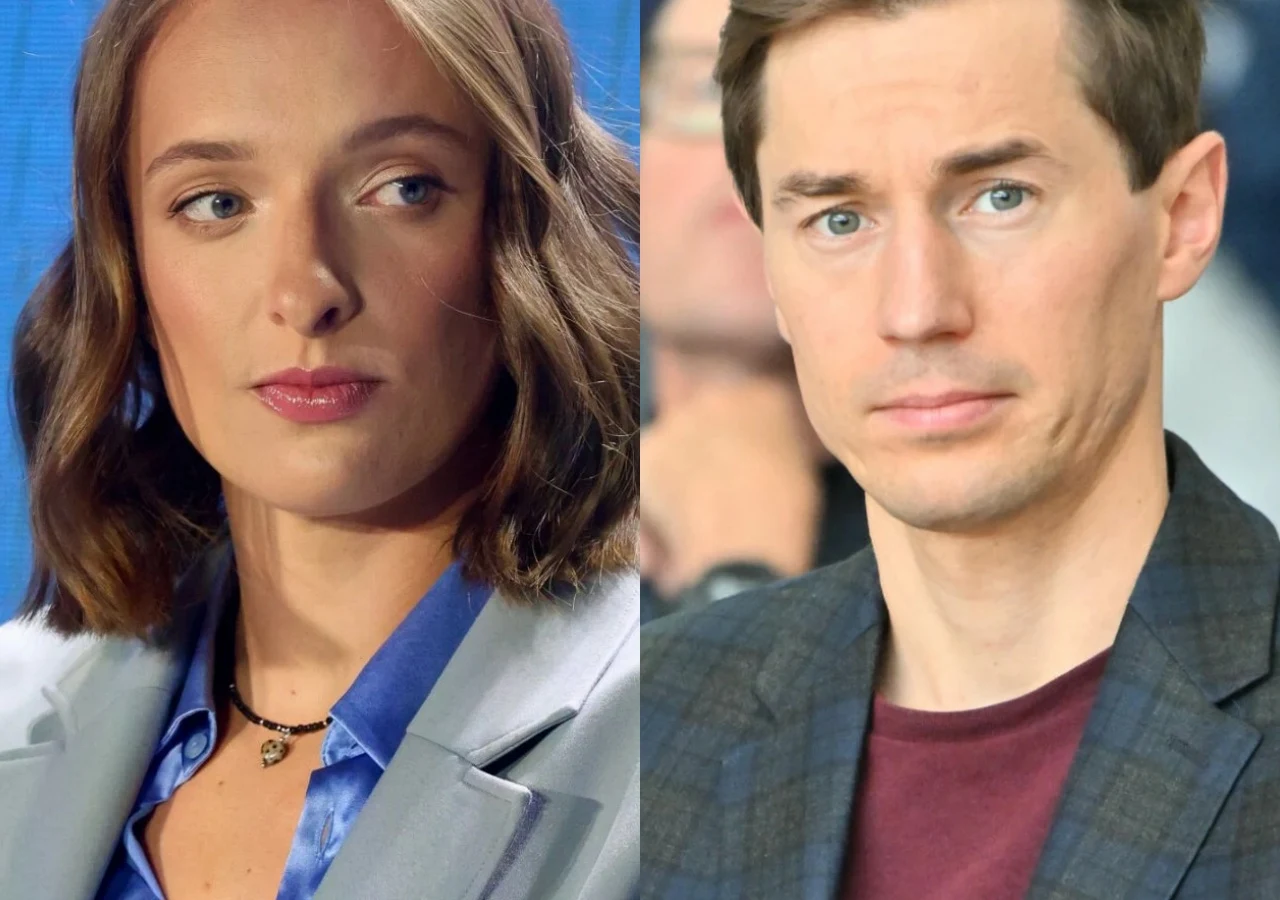 Iga Świątek, Kamil Stoch Iga Świątek i Kamil Stoch stoją obok siebie, patrzą lekko w bok, na tle rozmytych postaci i wnętrza.