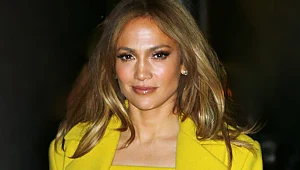 Jennifer Lopez w najmodniejszym kolorze sezonu 